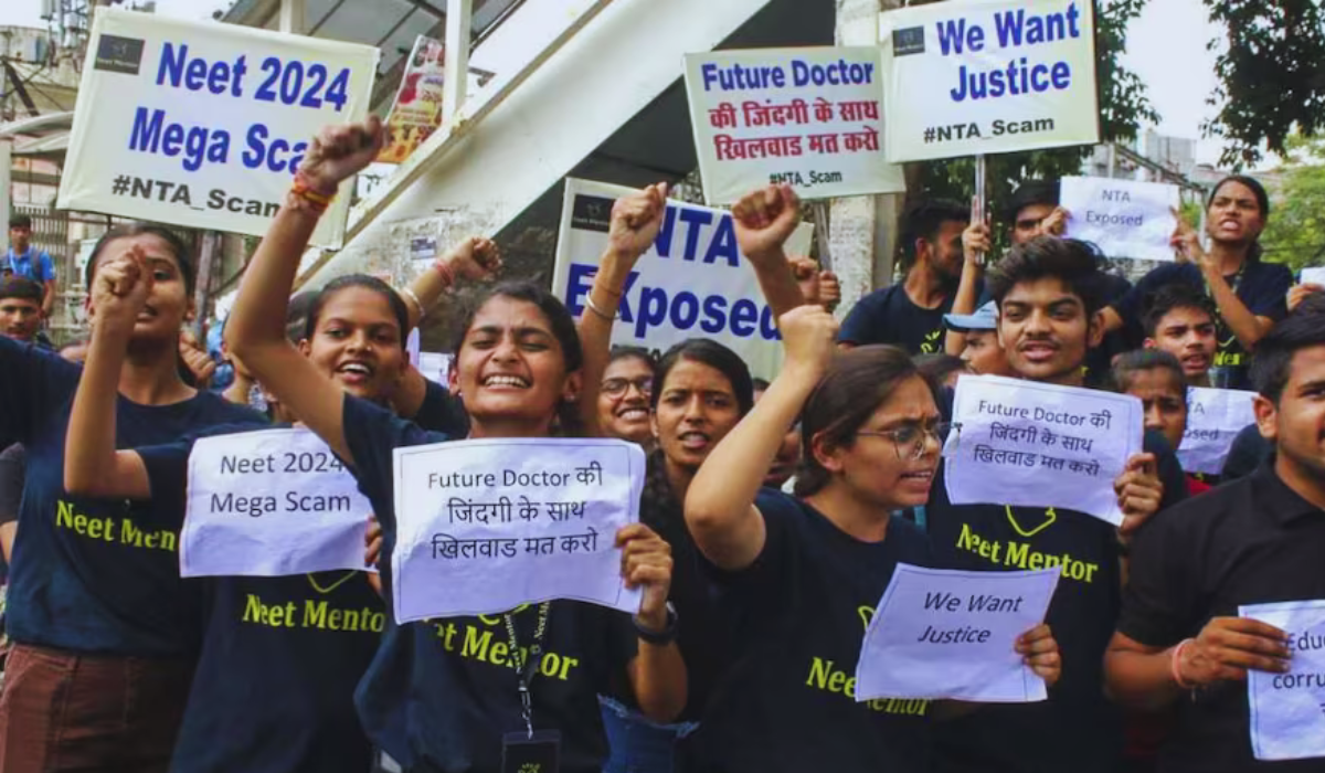 Students protesting against the anomalies of NEET-UG 2024